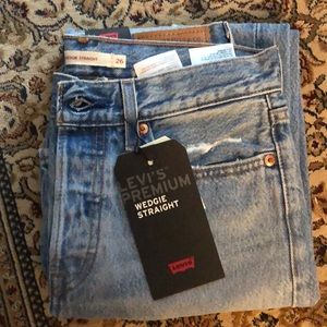 New LEVI'S Wedgie Straight